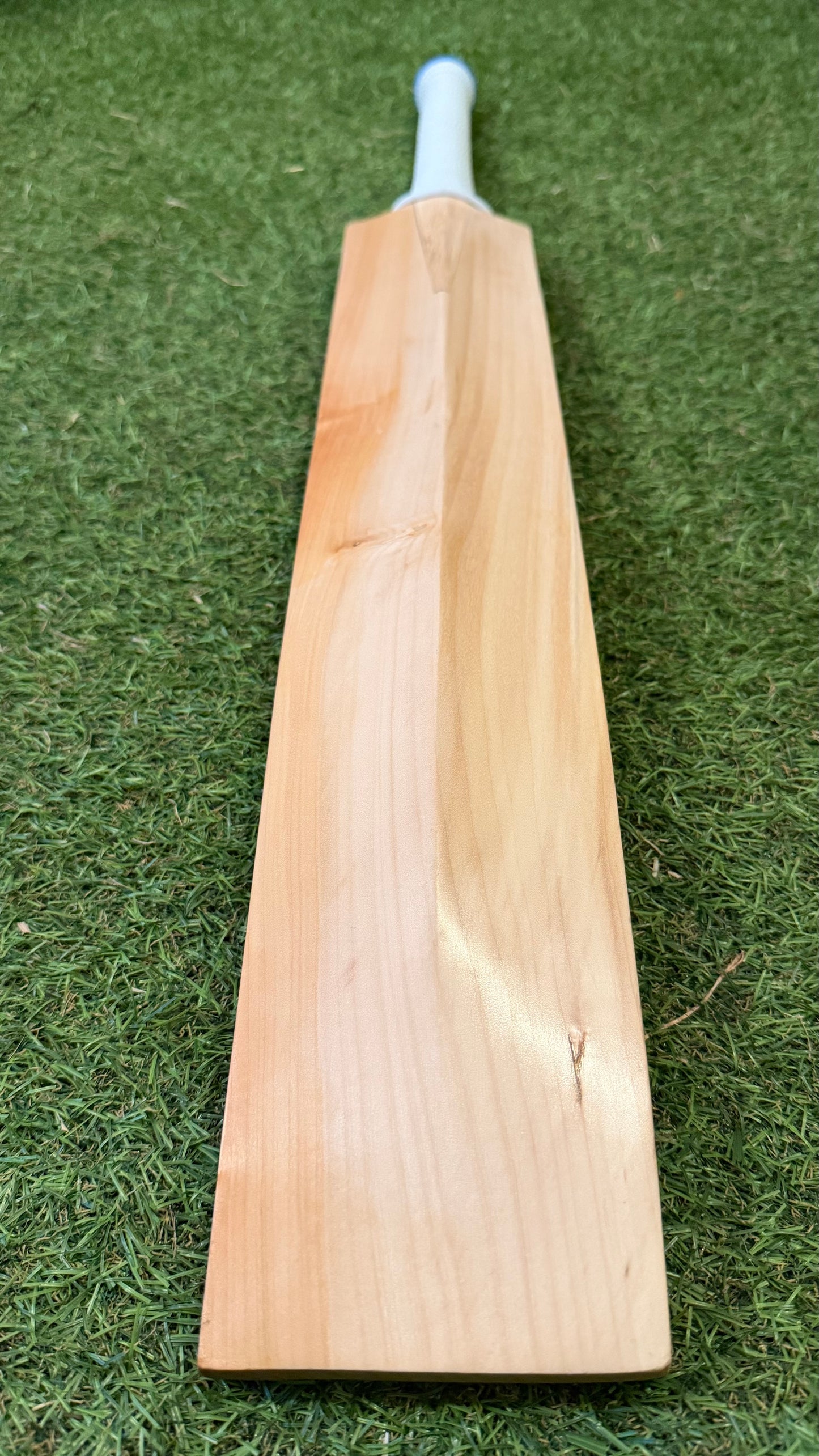 HK Reserve English Willow Cricket Bat - Lightweight!