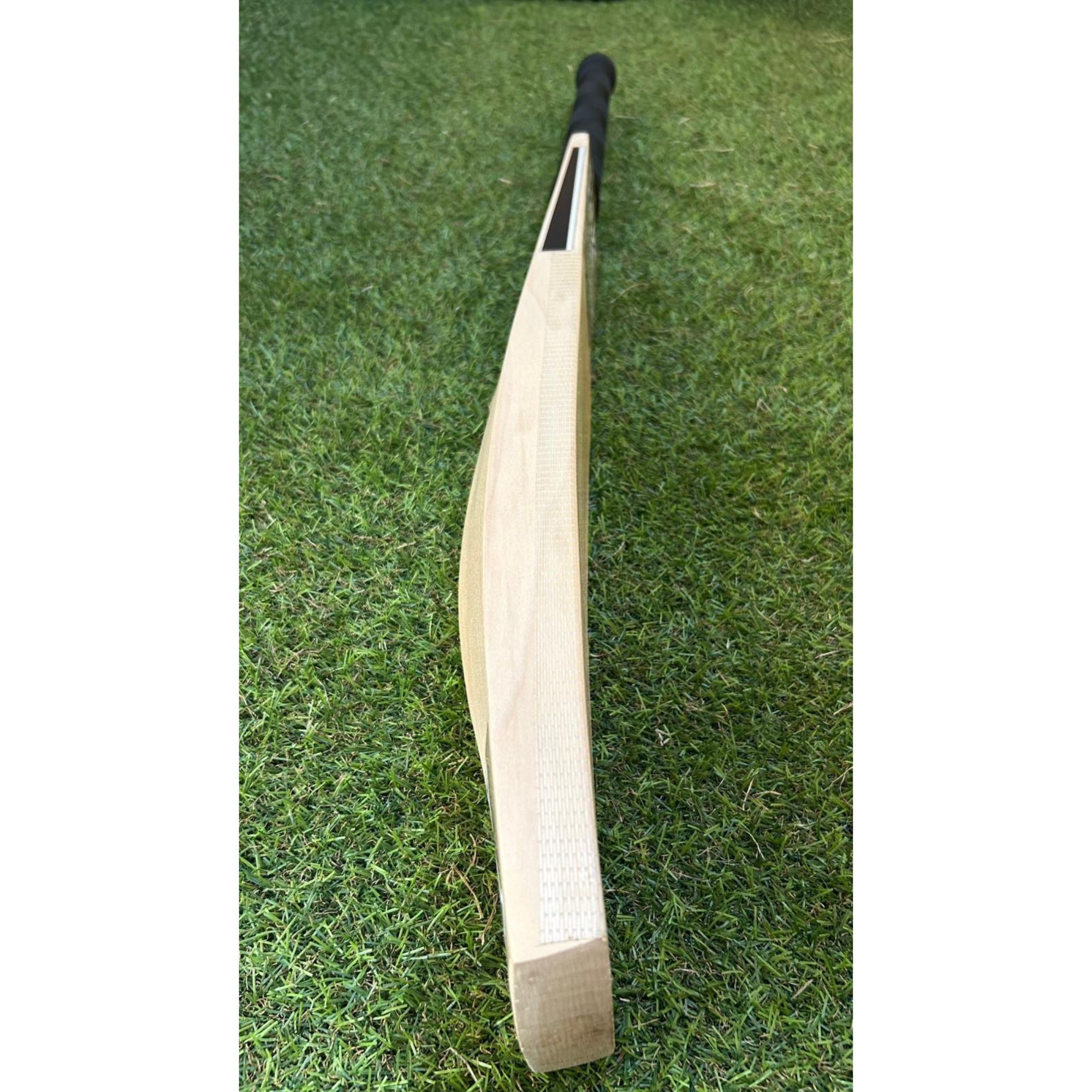 HK Signature English Willow Cricket Bat – Handmade! - Image 2