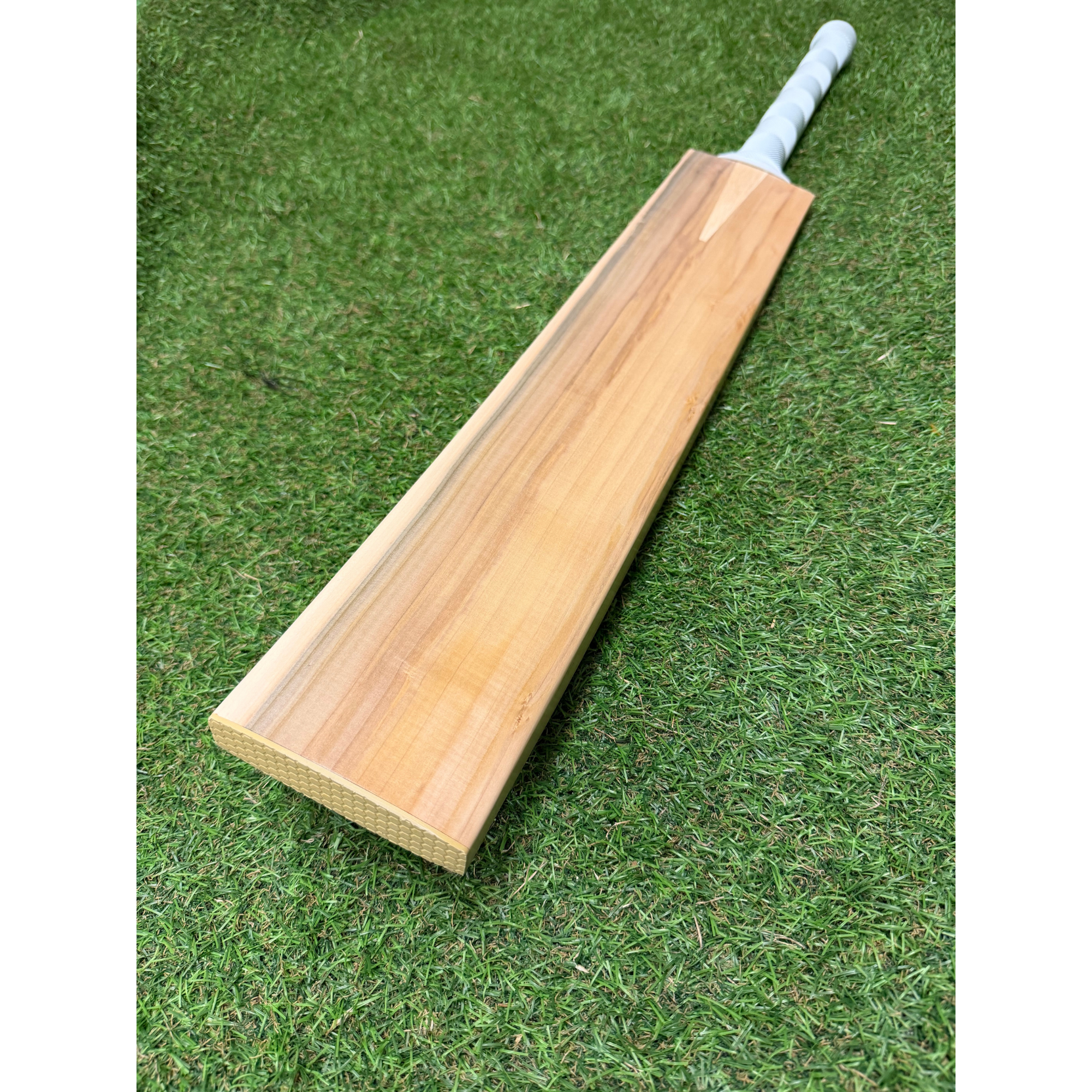 HK Reserve Cricket Bat – Blue English Willow. Handmade in UK! (2lb 9oz)
