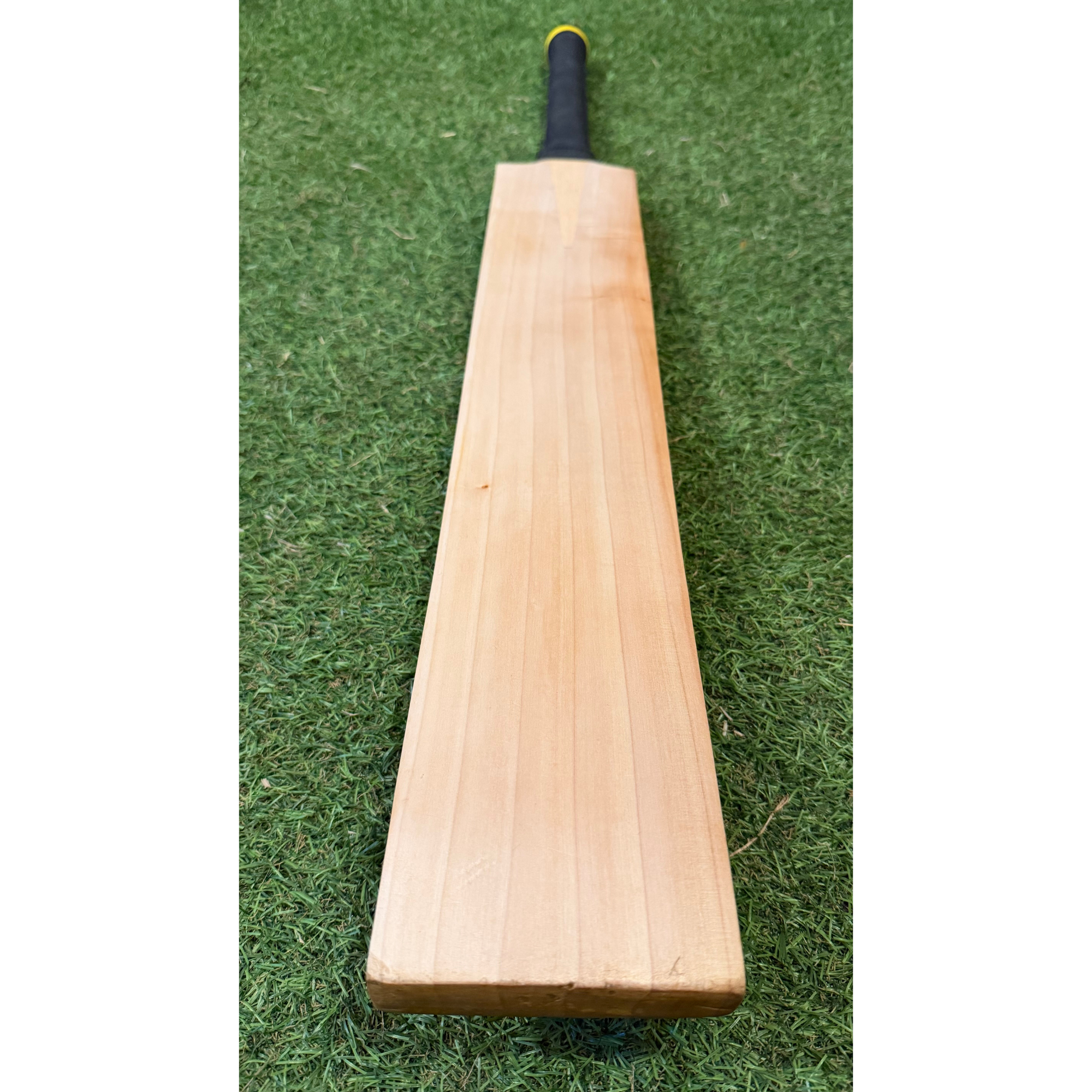 HK Performance English Willow Cricket Bat (2lb 8oz)
