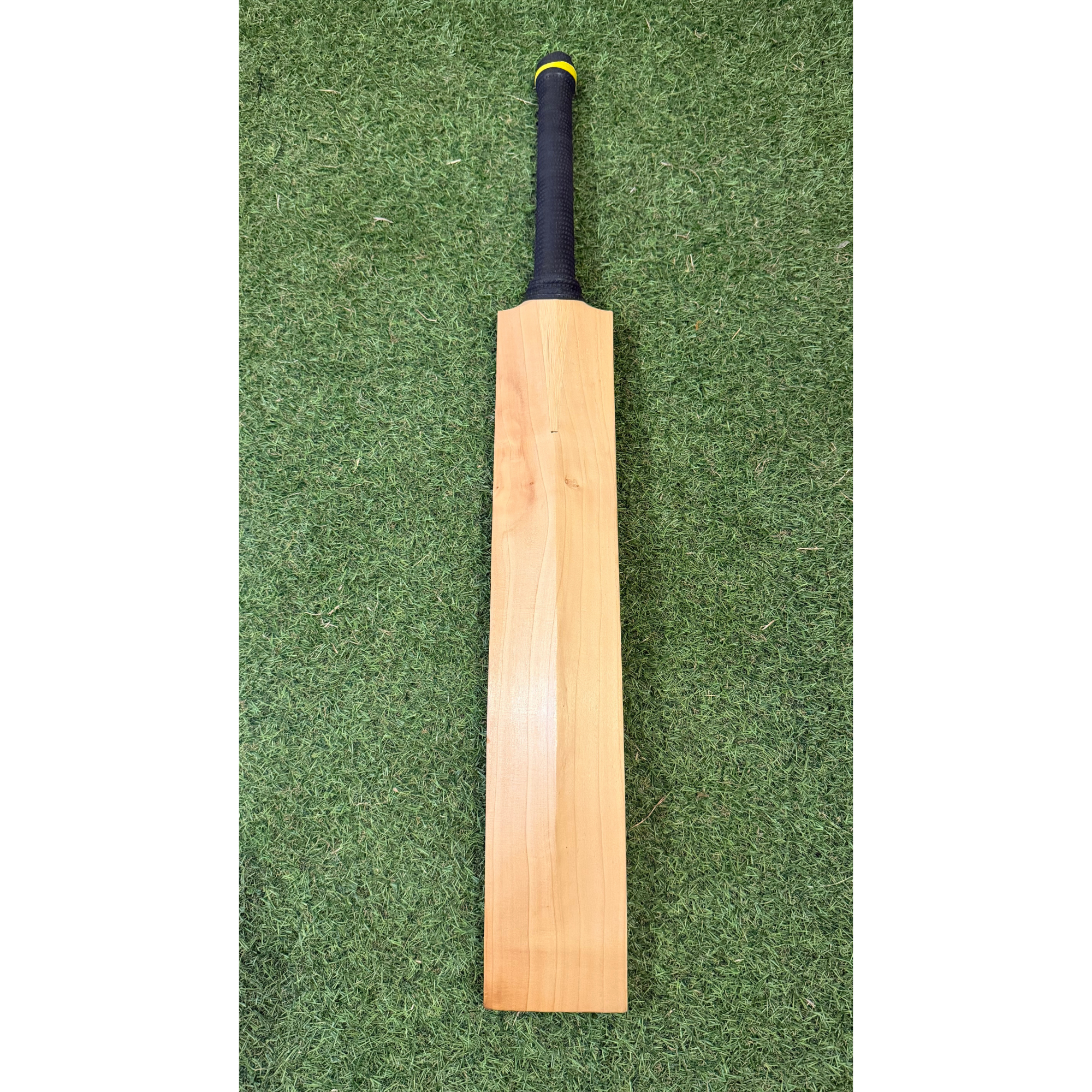 HK Performance English Willow Cricket Bat (2lb 8oz) - Image 2