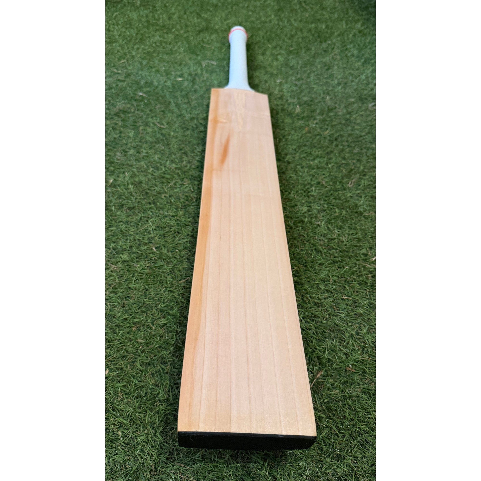 HK Players English Willow Cricket Bat – Premium Grade (2lb 8oz)