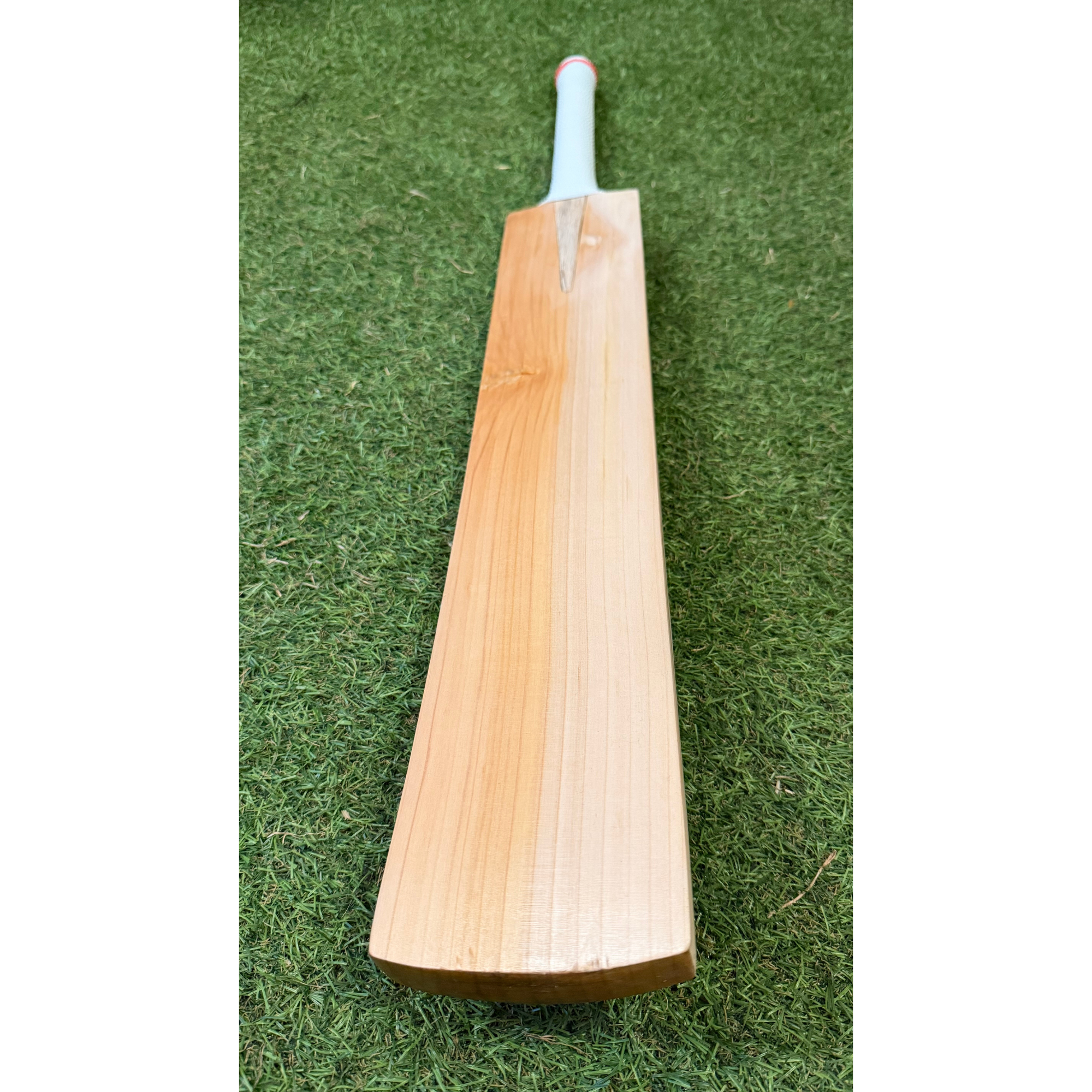 HK Pro Performance English Willow Cricket Bat (2lb 9oz)