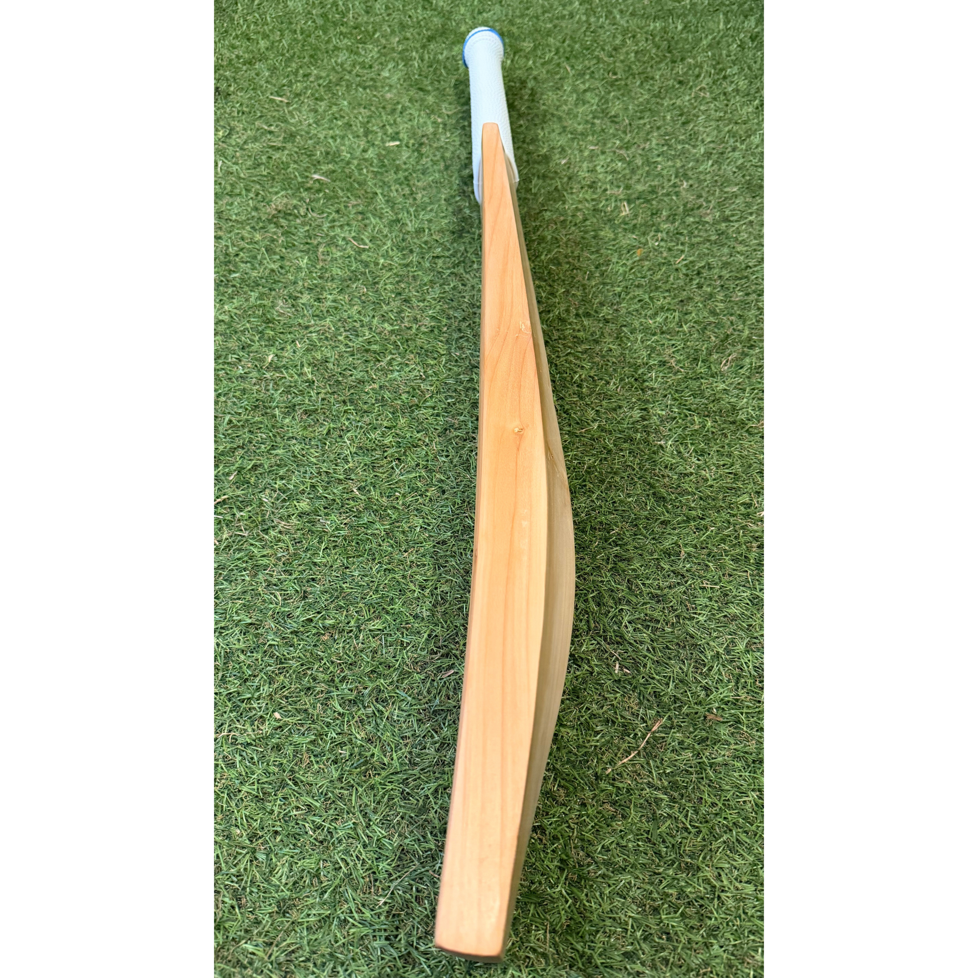 HK Reserve English Willow Cricket Bat - Lightweight! (2lb 5oz) - Image 2