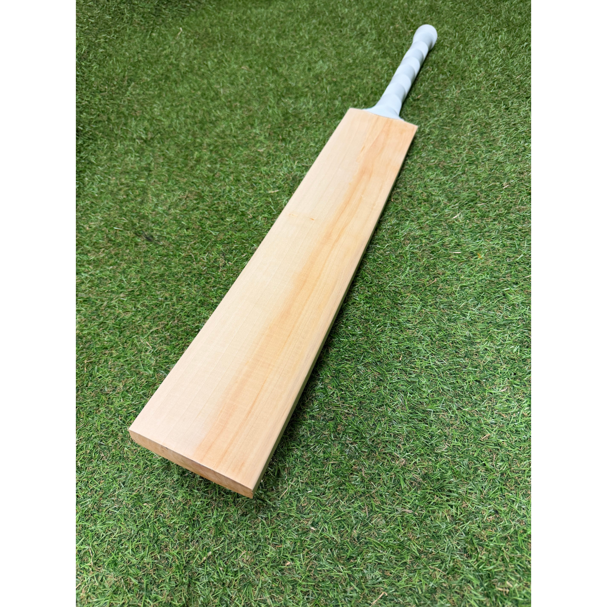 HK Pro Players Cricket Bat – Handmade in UK (2lb 12oz)