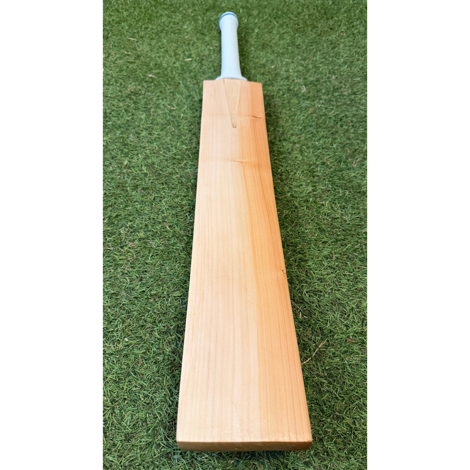 HK Reserve English Willow Cricket Bat – Lightweight! (2lb 5oz)