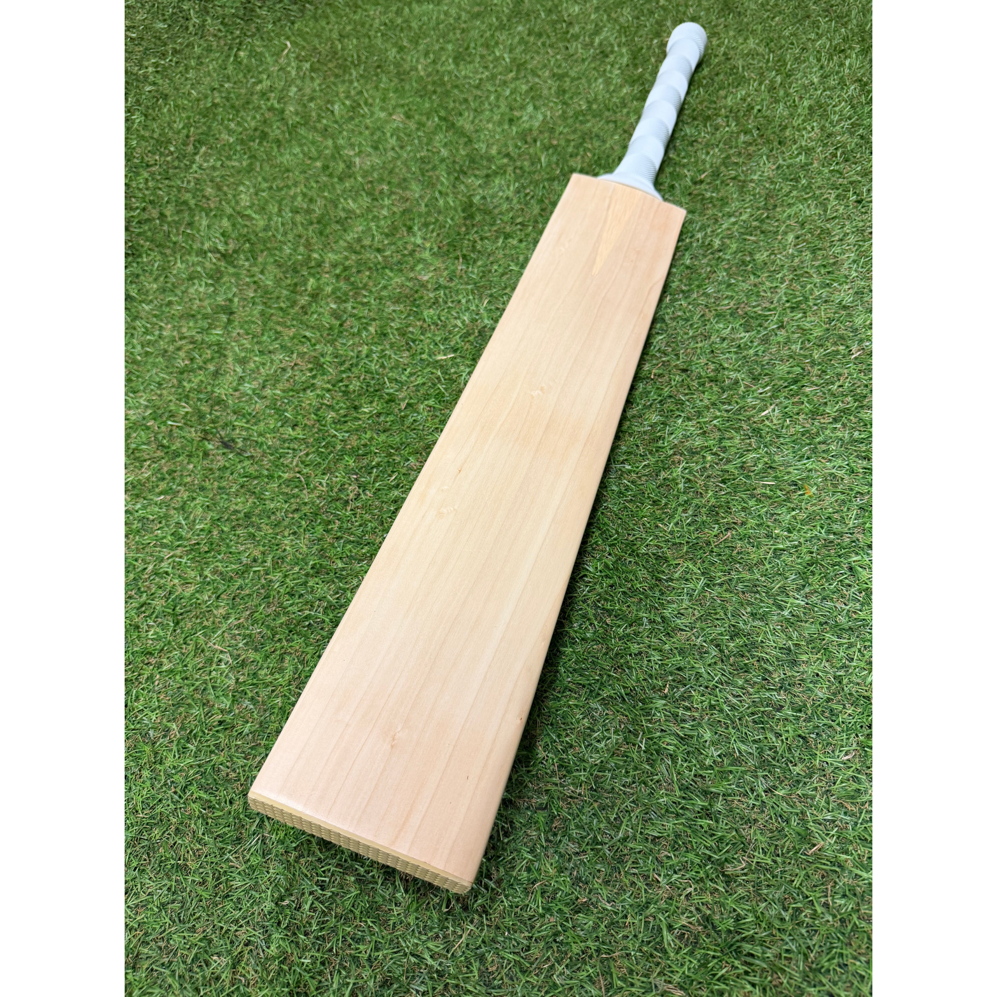 HK Reserve English Willow Cricket Bat – UK MADE (2lb 9oz)